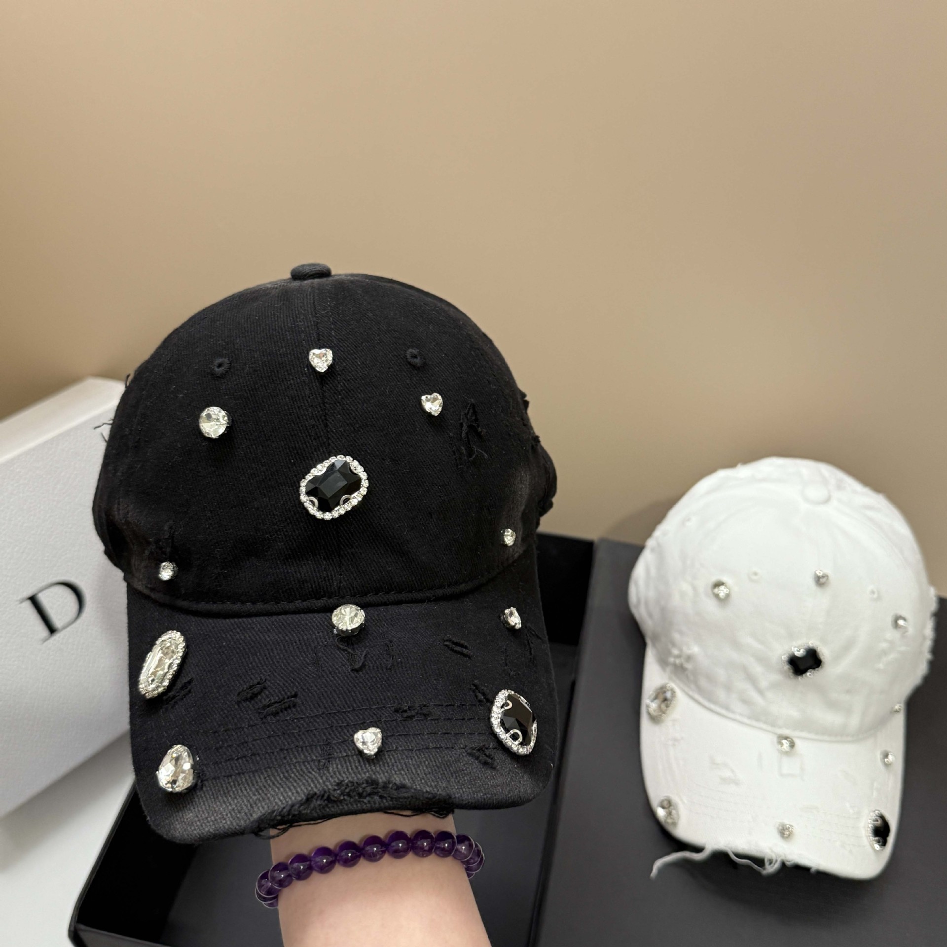Streetwear Brand Beanie - Luksusowa czapka z daszkiem z dziurami